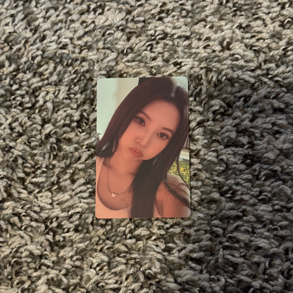 Official Soyeon idle* Heat Target Exclusive Photocard